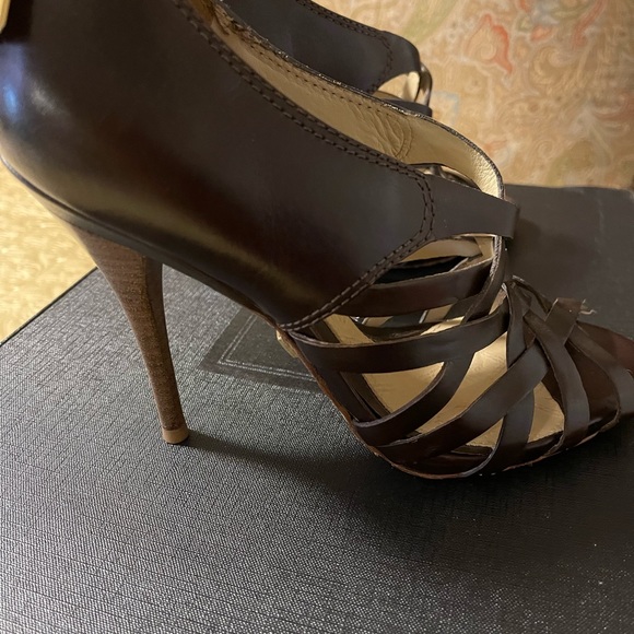 L.A.M.B brown shoes. goes with most outfits. Used only twice. It’s a size 8M. - Picture 3 of 8